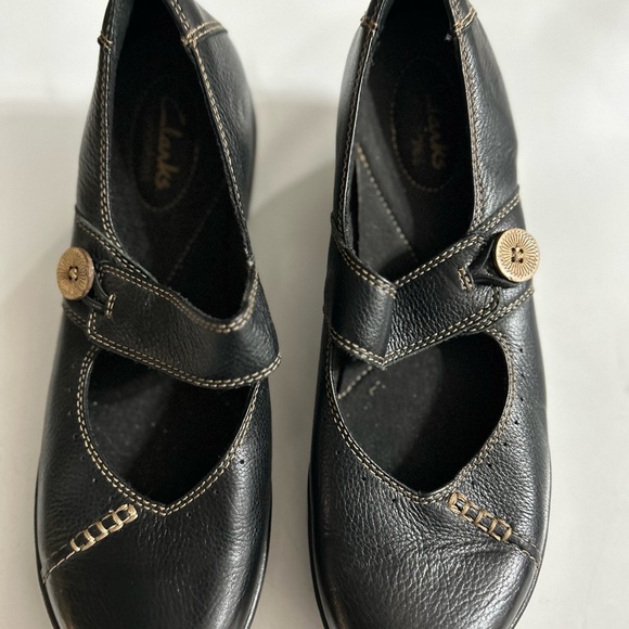 Clark’s bendable Black Leather Mary Jane Shoes with Gold Accents, size 8M - Picture 2 of 10